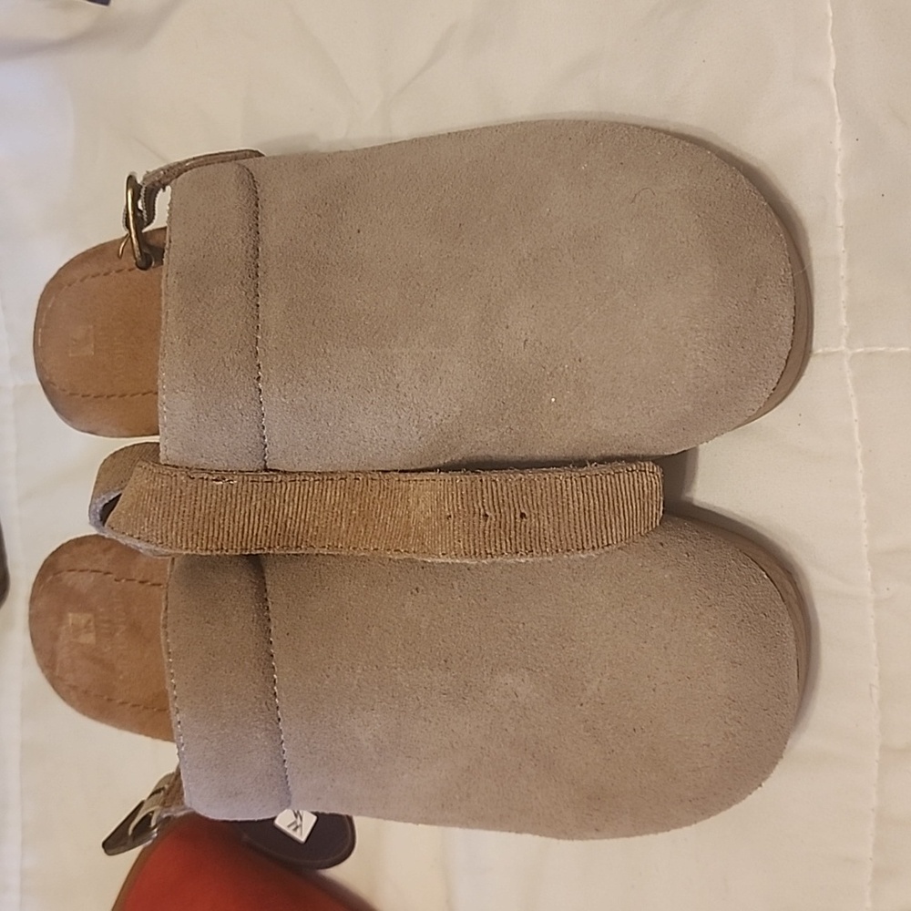 Shoes - Picture 2 of 5